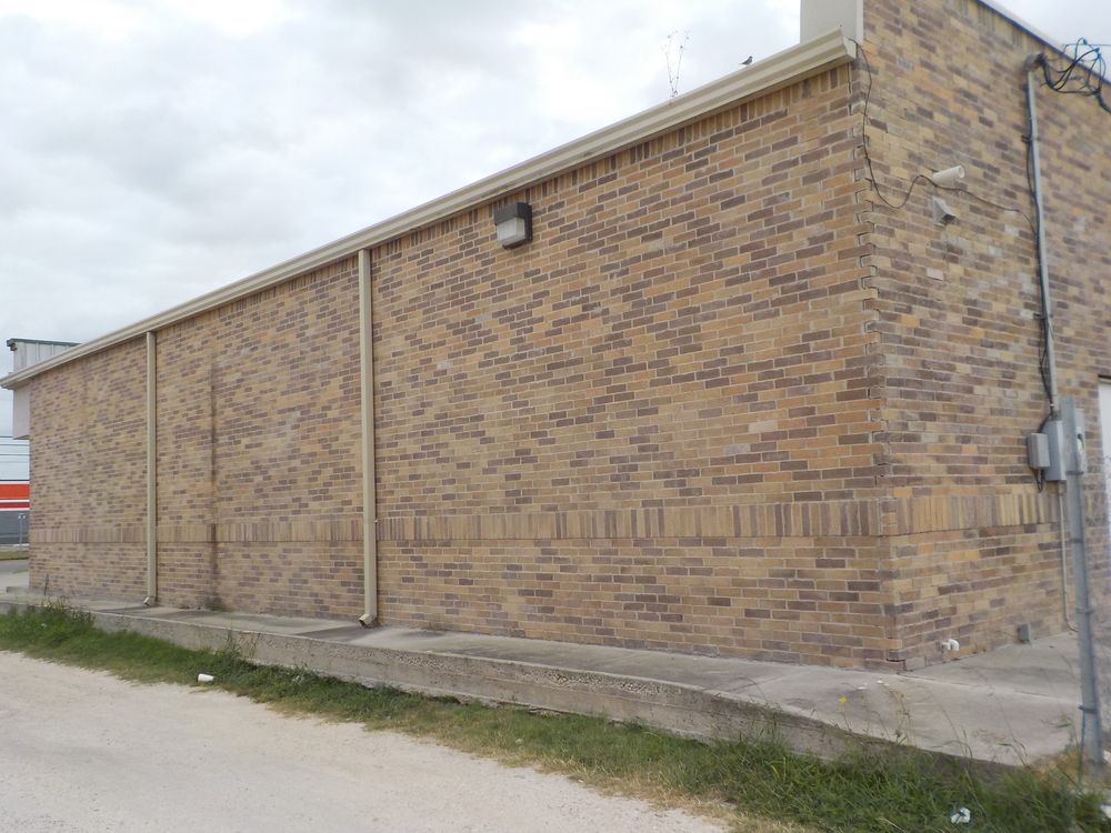 994 E Hidalgo Ave, Raymondville, TX 78580